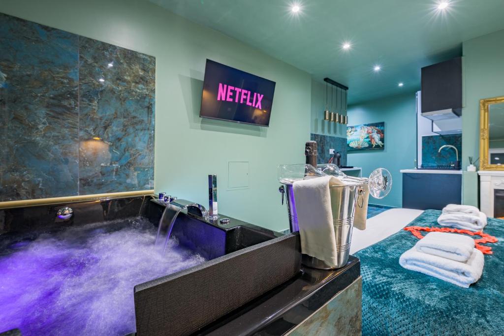 Le Musée d’Aphrodite / JACUZZI photo 1