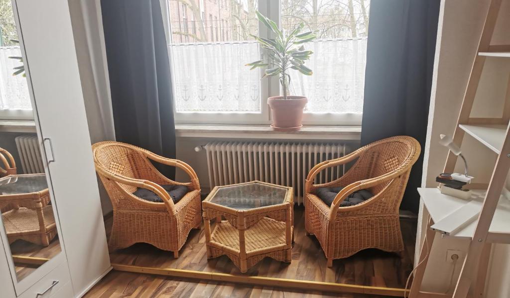 Eva's Hostel - Self Check-In & Only Private Rooms - Tap to explore photos
