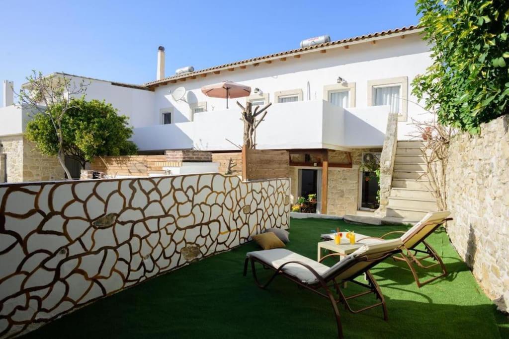 Traditional House 1 with Pool photo 4
