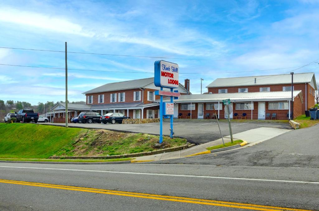 Knob Hill Motor Lodge – Hillsville image