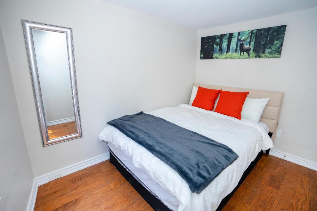 Cheerful 2-BR Backyard Home, Mins to Beach & Lake photo 2