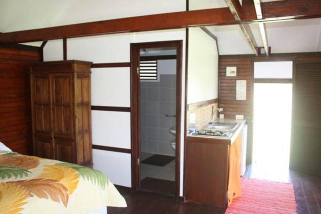 Raiatea Airport Bungalow photo 4