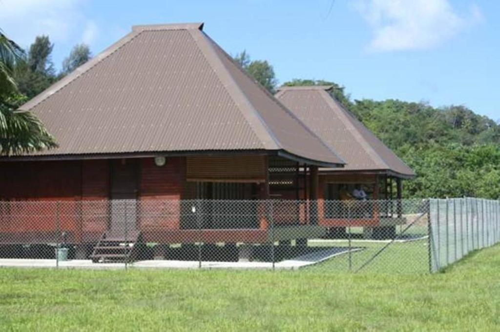 Raiatea Airport Bungalow photo 2