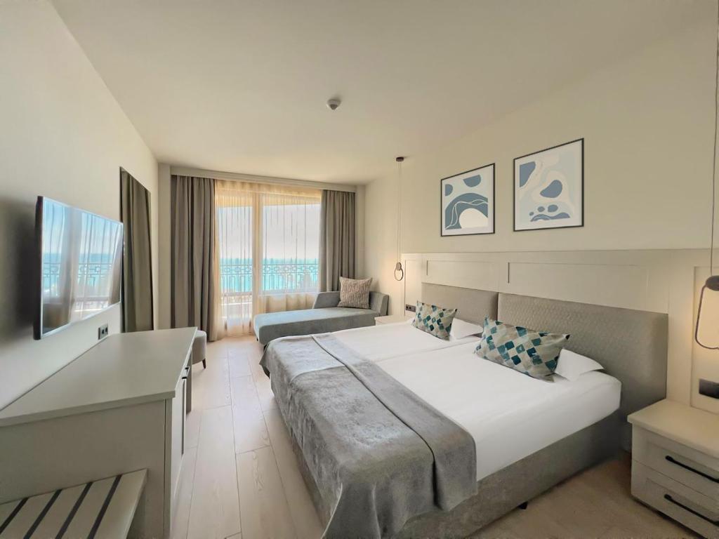 GRIFID Moko Beach - 24 Hours Ultra All Inclusive & Private Beach photo 2