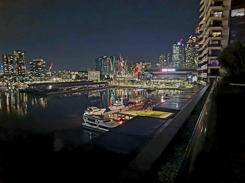 Luxe Waterfront Melbourne photo 3