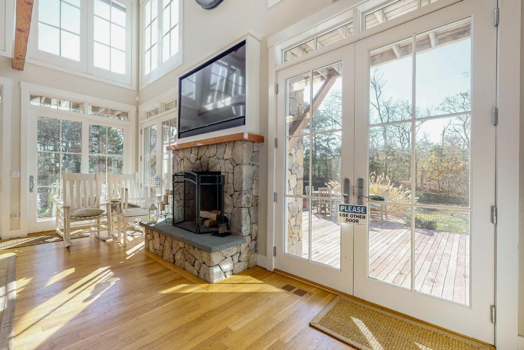 Oak Bluff Bungalow photo 4