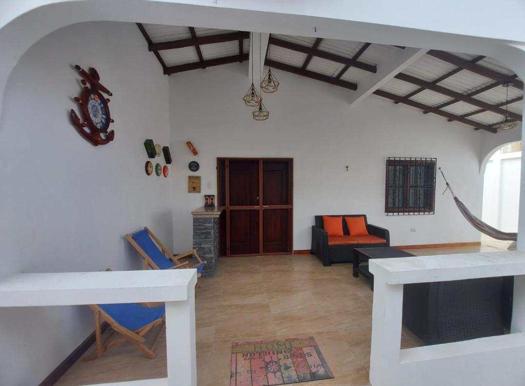 Bia & Alan's house photo 1