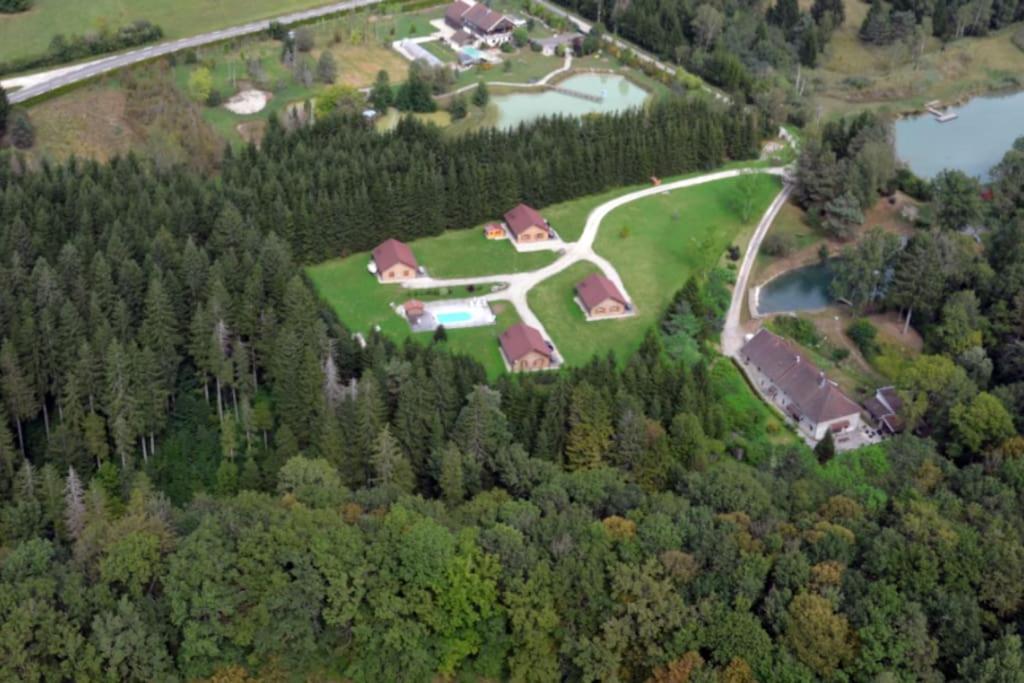 Chalet au milieu de la nature photo 1