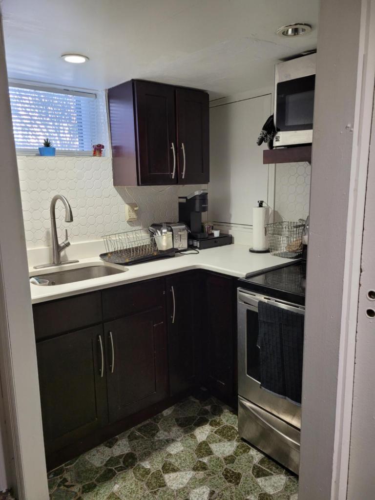 212 LLC image