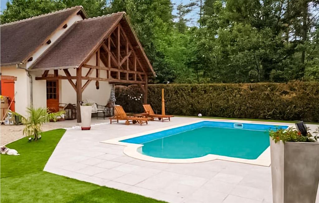 Nice Home In Salbris With Outdoor Swimming Pool, Wifi And 4 Bedrooms photo 1