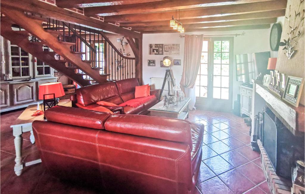 Nice Home In Salbris With Outdoor Swimming Pool, Wifi And 4 Bedrooms photo 3