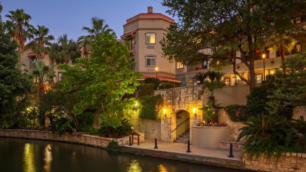 Hotel Indigo San Antonio Riverwalk, an IHG Hotel image