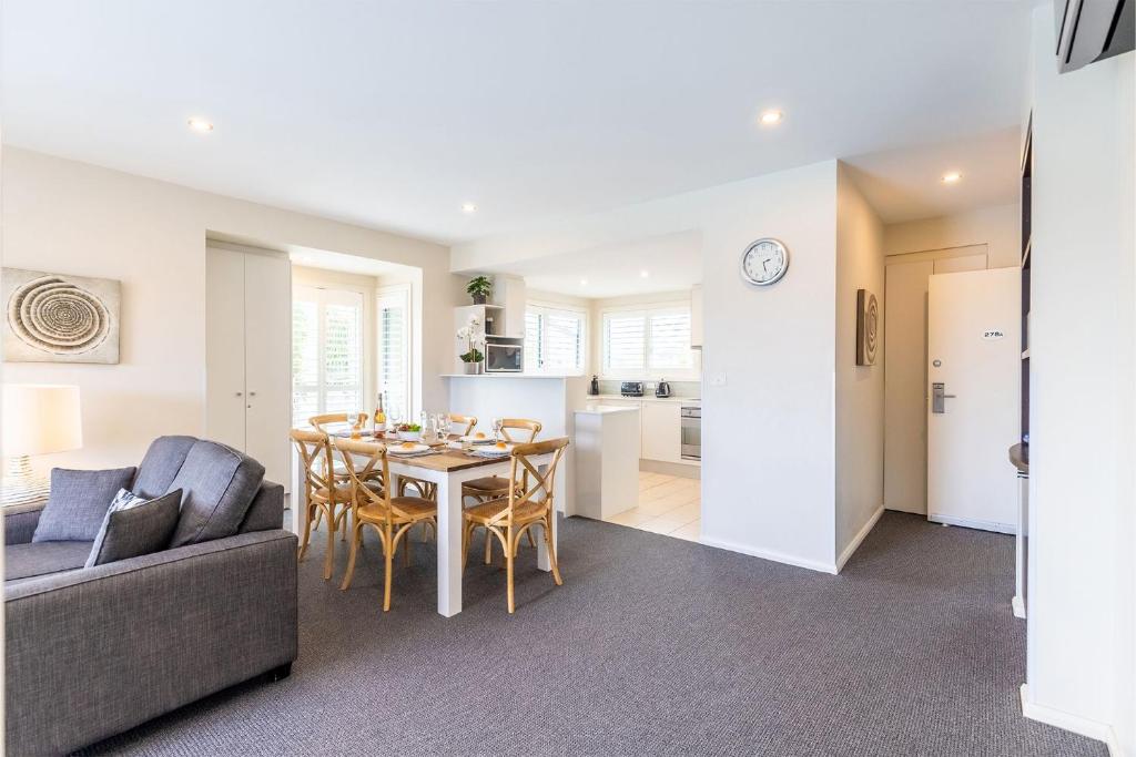 Pacific Blue 278-265 Sandy Pt Rd- Dual Key Access, Wifi, Linen and Air Conditioning photo 2