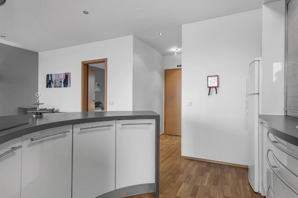 Sunny Apartment - By the Sea in City Center photo 3