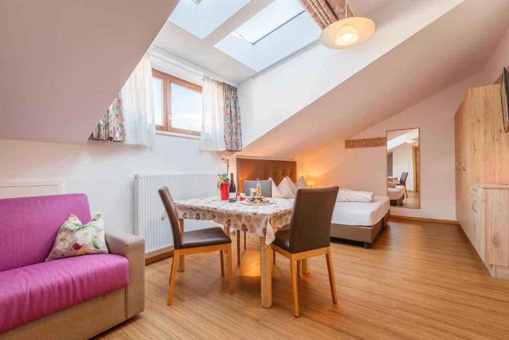 Residence Silvia Room Type - Deluxe Double Studio