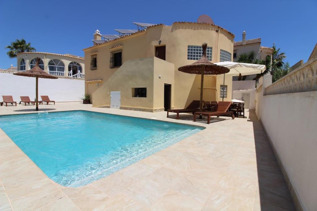 4 Bedroom, Luxury Villa - Heated Pool photo 1
