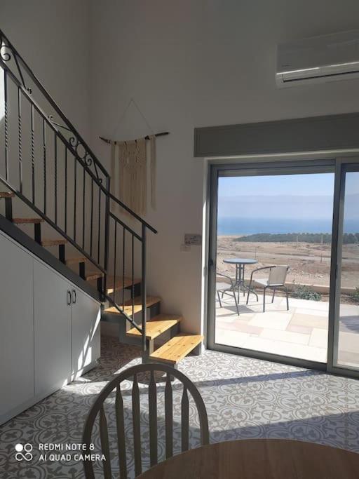 A romantic zimmer on the dead sea