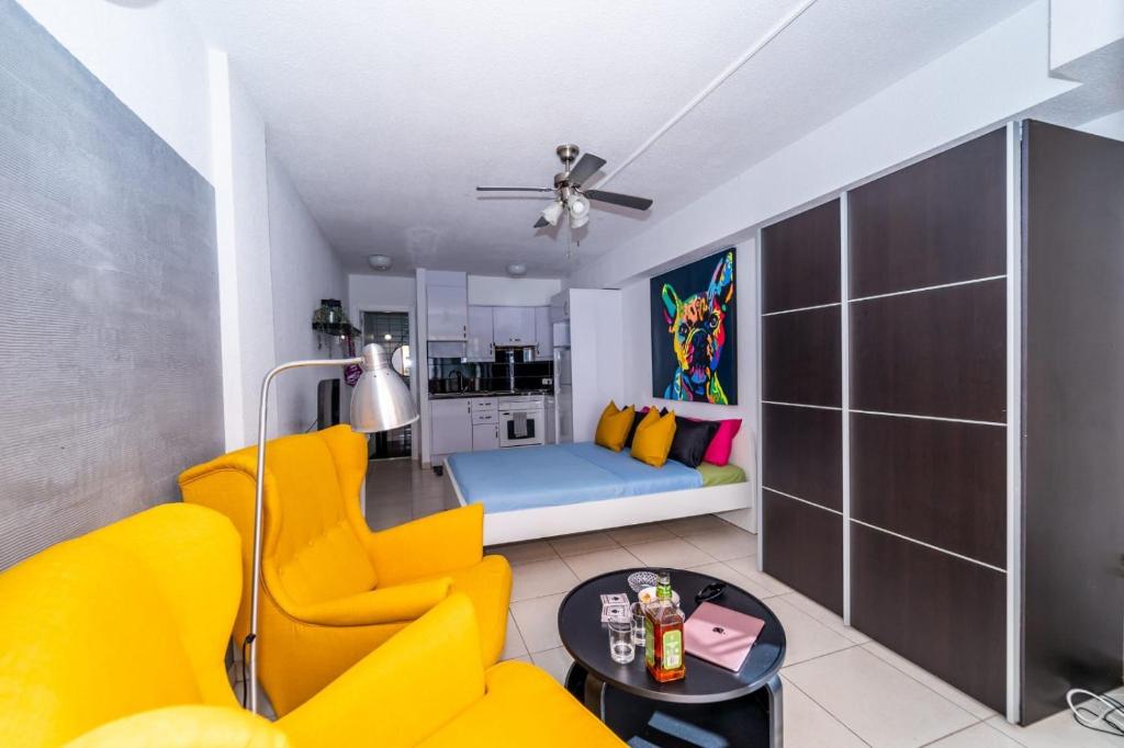 1013 studio Garden City photo 4
