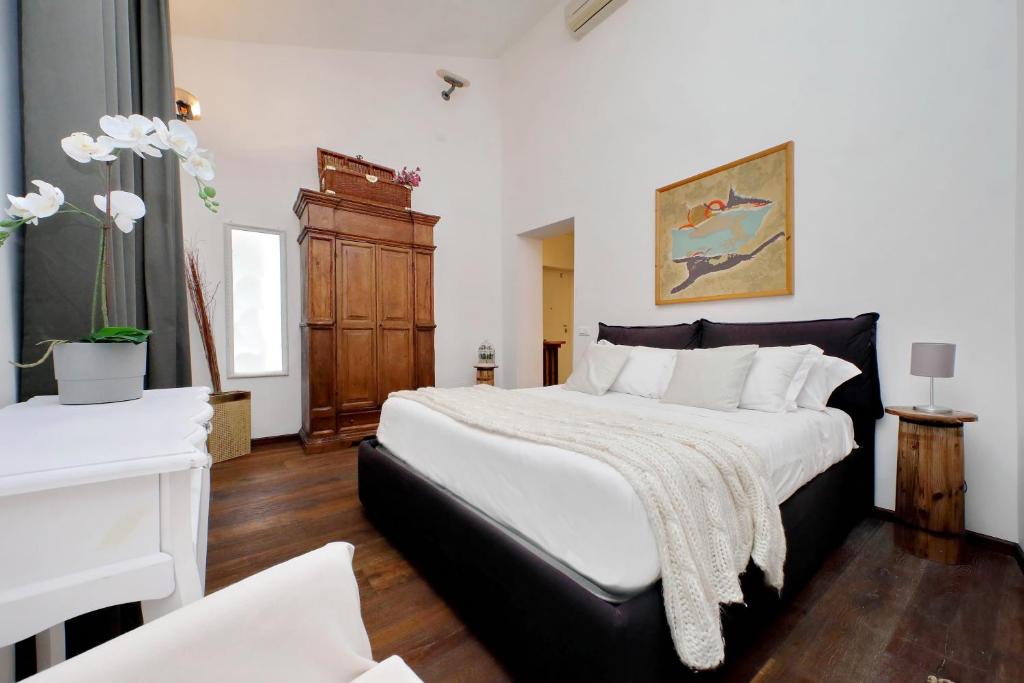 YCH-Pretty flat close pantheon Room Type - One-Bedroom Apartment