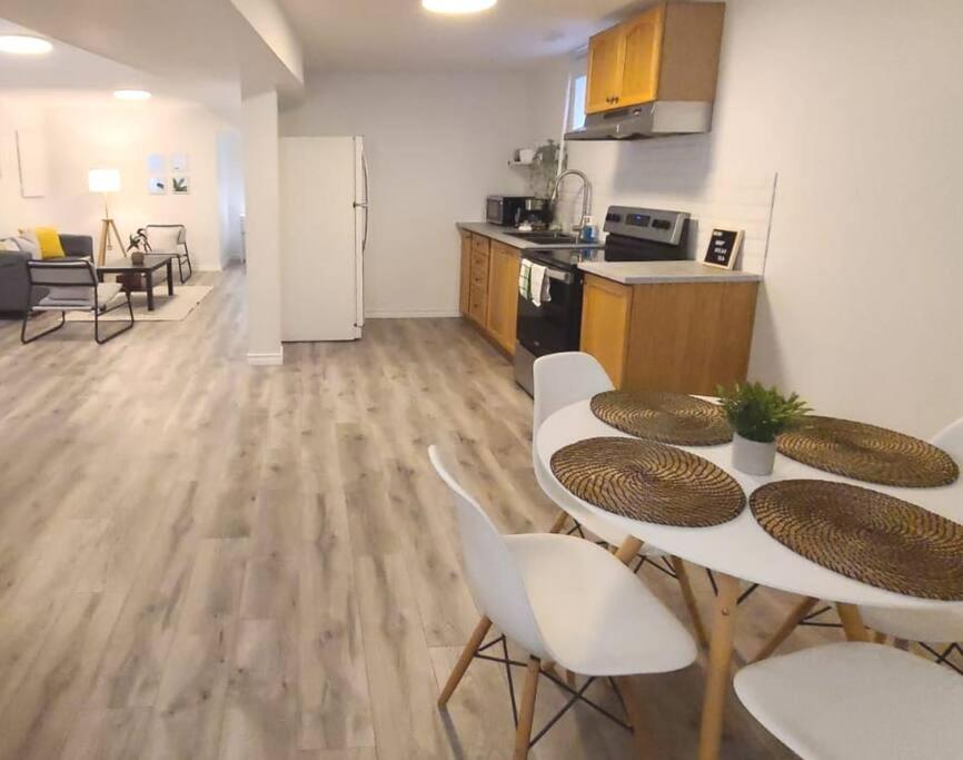 Cozy 2-bedroom lower unit! photo 3