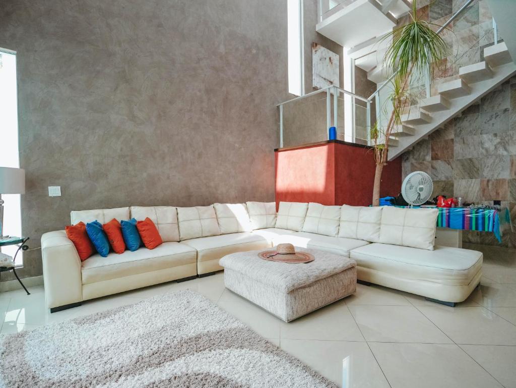 Spacious Luxury Home photo 1