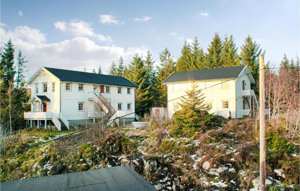 Awesome Apartment In Sandstad With 2 Bedrooms And Wifi photo 3