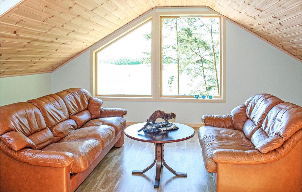 Stunning Home In Hagavik With 5 Bedrooms And Internet photo 1