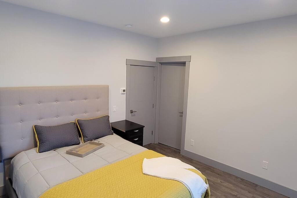 Lake Fazon Modern Cottage photo 4