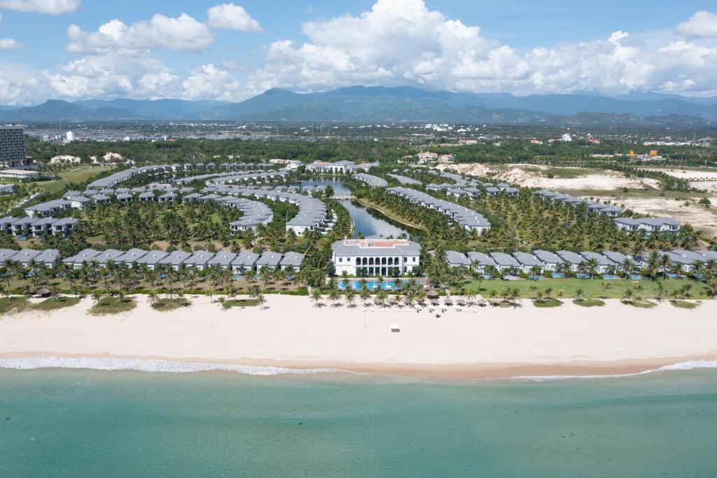 Vinpearl Nha Trang Long Beach Villas