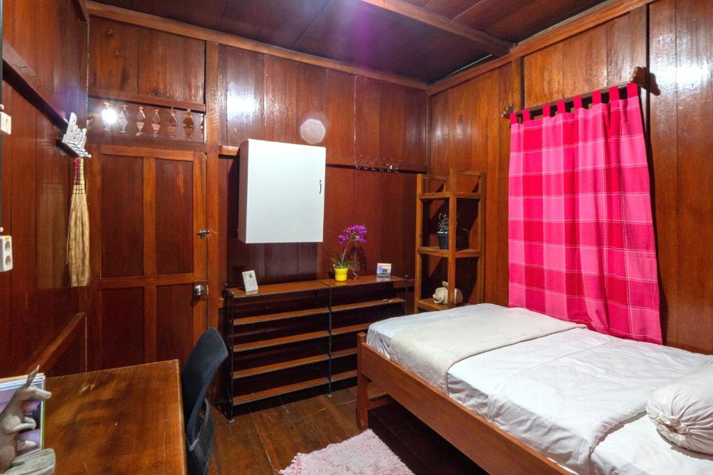 rumah kayu sulawesi antique photo 3