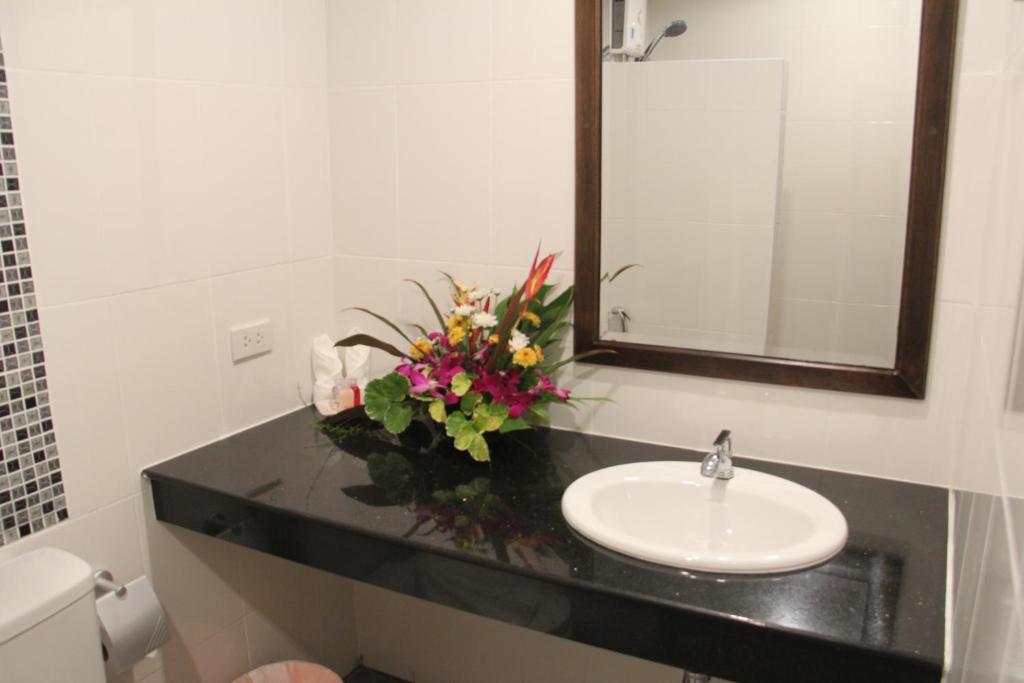 Апартаменты (Апартаменты с балконом), The Seashore Kamala Service Apartment