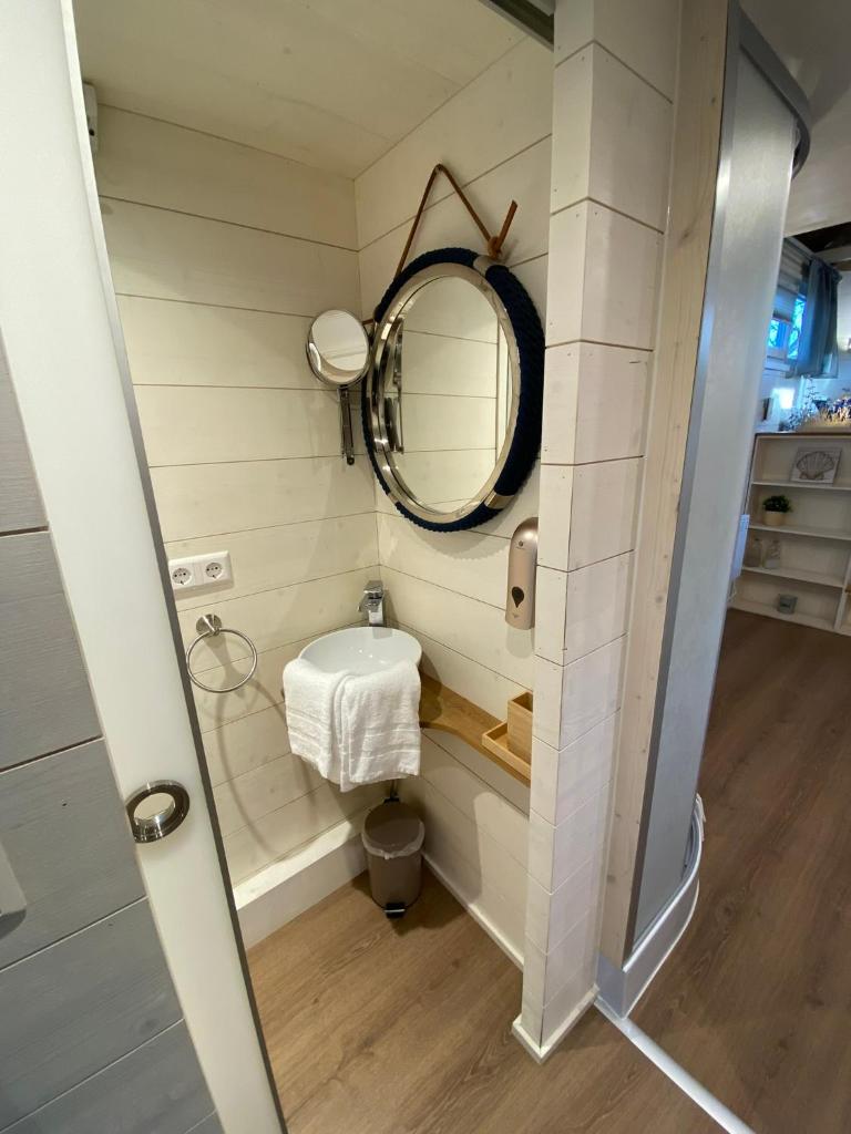 Tiny House Ems im PIER9 Tiny House Hotel photo 4