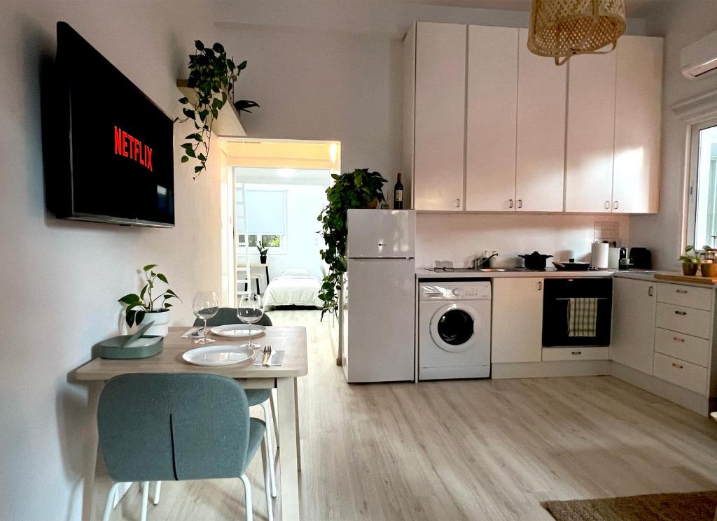 Central Ground Floor Apartment photo 1