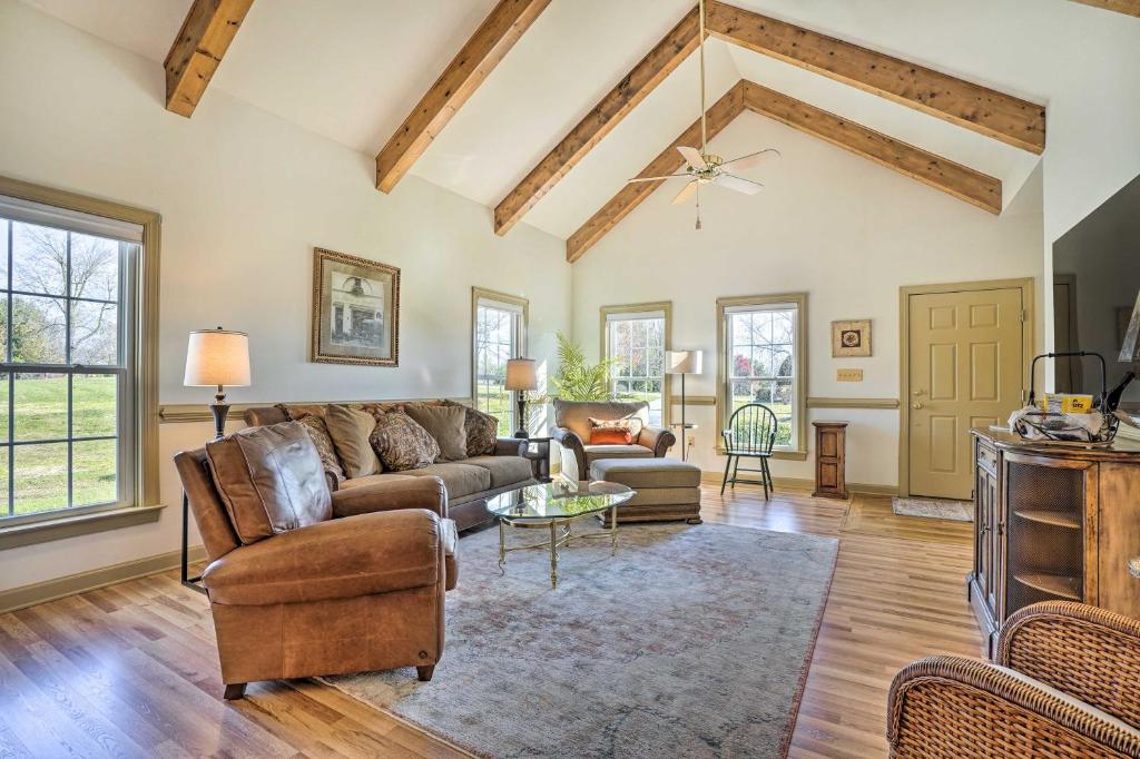 Chateau Ridge Peaceful Retreat with Fire Pit! photo 4