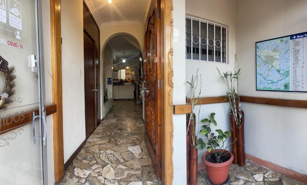ALOJAMIENTOS HOSTAL REST HOUSE photo 2