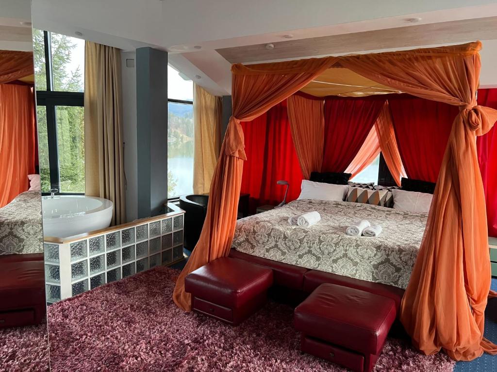 Vila Franceză - Cazare cu jacuzzi pe malul lacului Colibița photo 2