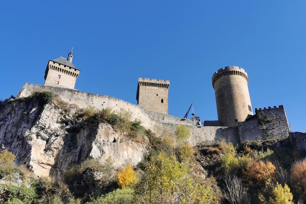 Charmant 45m2 cœur historique de Foix équipé & fibre - Tap to explore photos