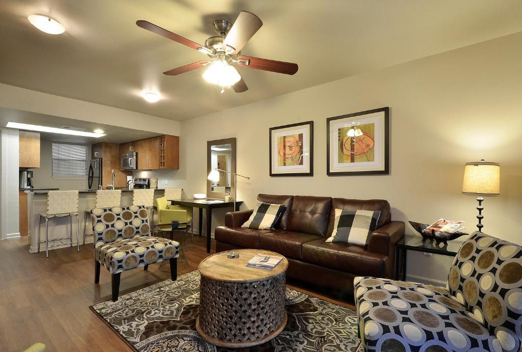The Norwalk by Lodgewell - West Austin Three's Company Vibes