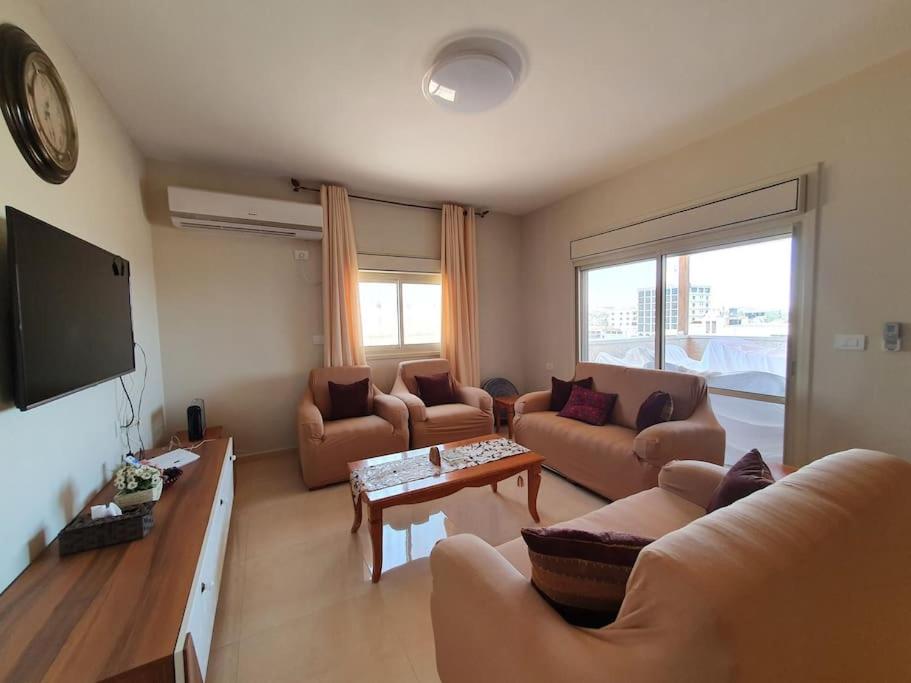 Newly Built 3 Bedroom Condo in Jericho City Center photo 2