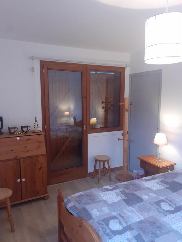 Chambre avec SdB, WC et entrée indépendantes pour les locataires photo 1