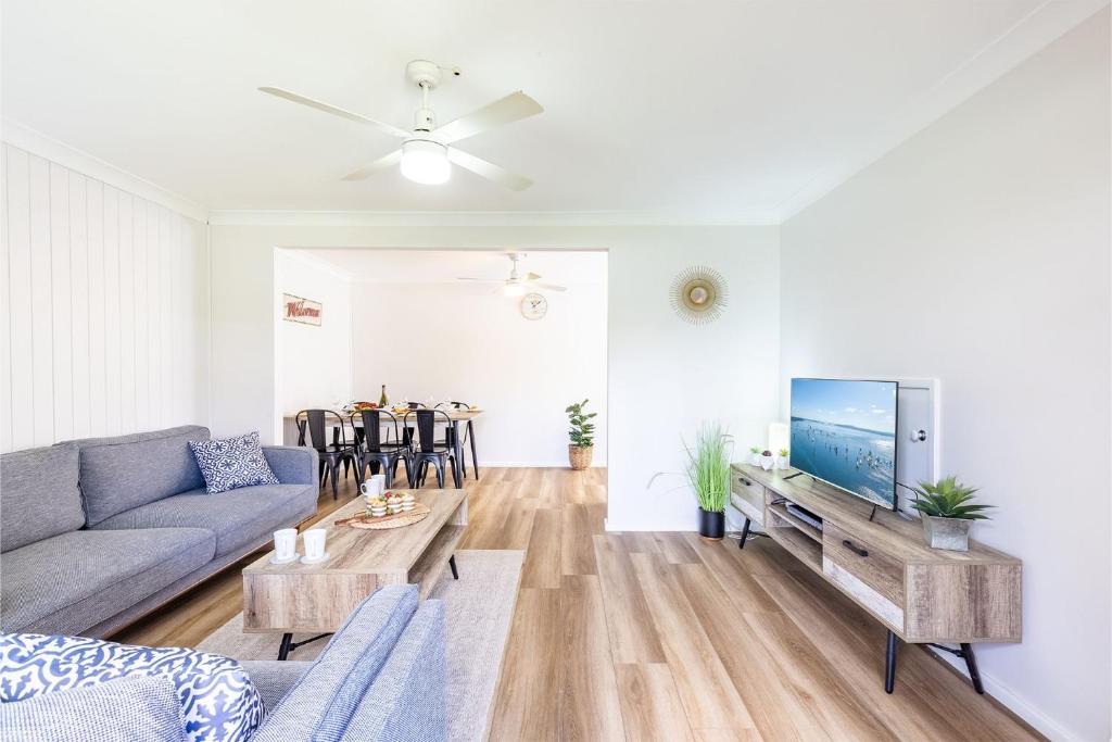 2 10 Catalina Close Walk to Shoal Bay Beach photo 2