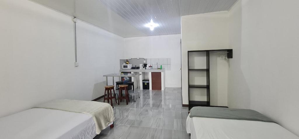Sleep&Go! Family room - Cabina empresarial en Siquirres photo 4