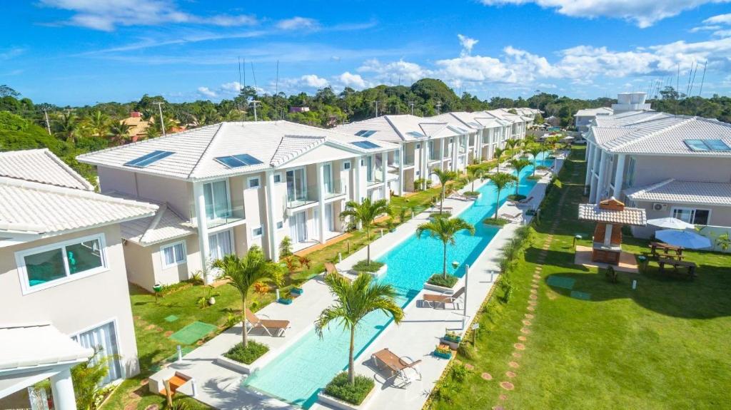 Próximo a trilha ecologica da praia da pitinga(Arraial D'Ajuda), com uma bela piscina, sauna, segurança 24hrs, internet privativa 300MBPS com localização privilegiada em Arraial D'Ajuda