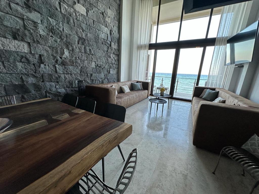 Beach Front Penthouse photo 2