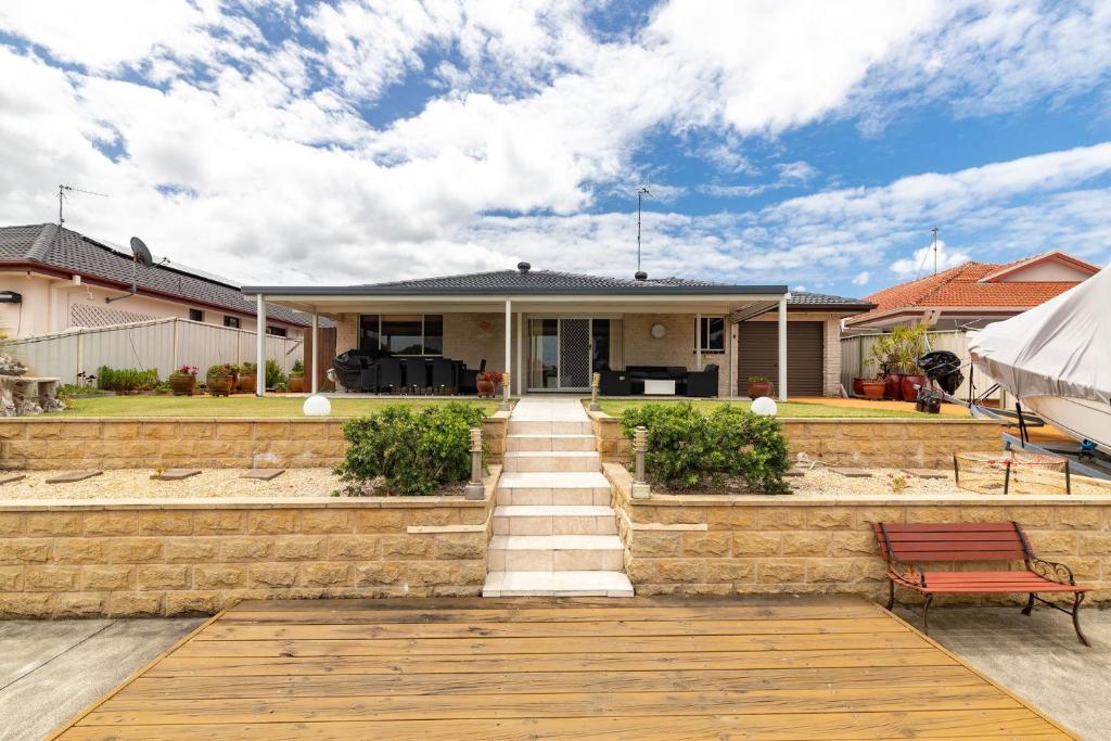 Waterfront Haven with your own private jetty photo 2