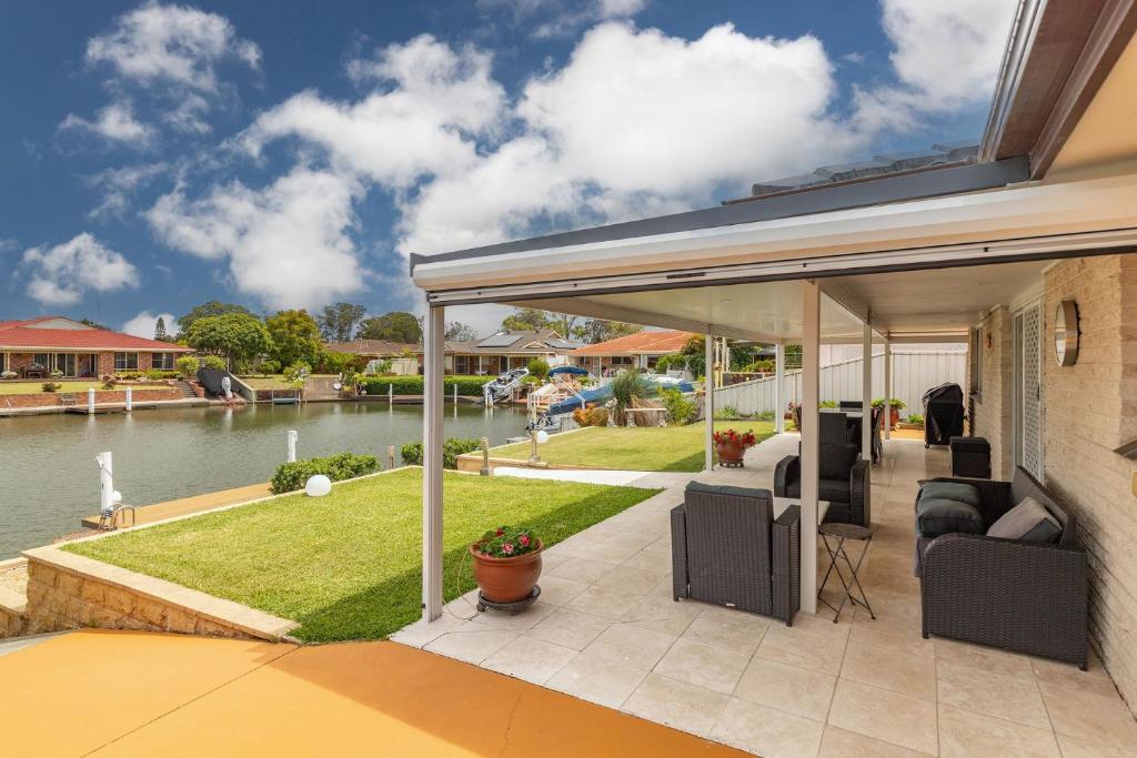 Waterfront Haven with your own private jetty photo 3