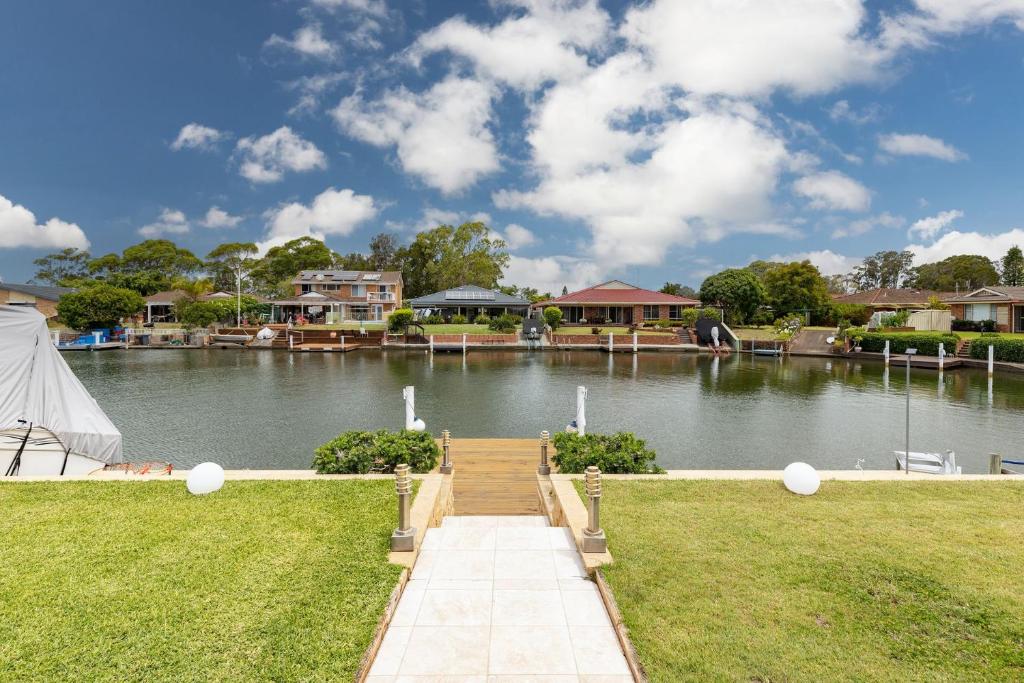 Waterfront Haven with your own private jetty