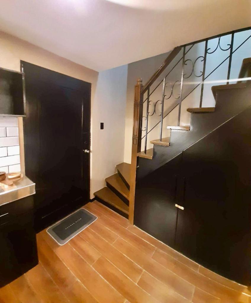 IV’s Condo w/ Netflix and Wi-Fi photo 2