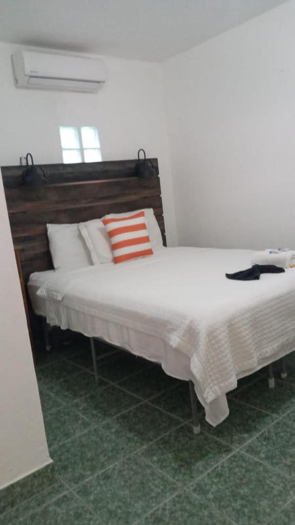 Beach Club Budget Rooms at Popeyes Caye Caulker photo 2