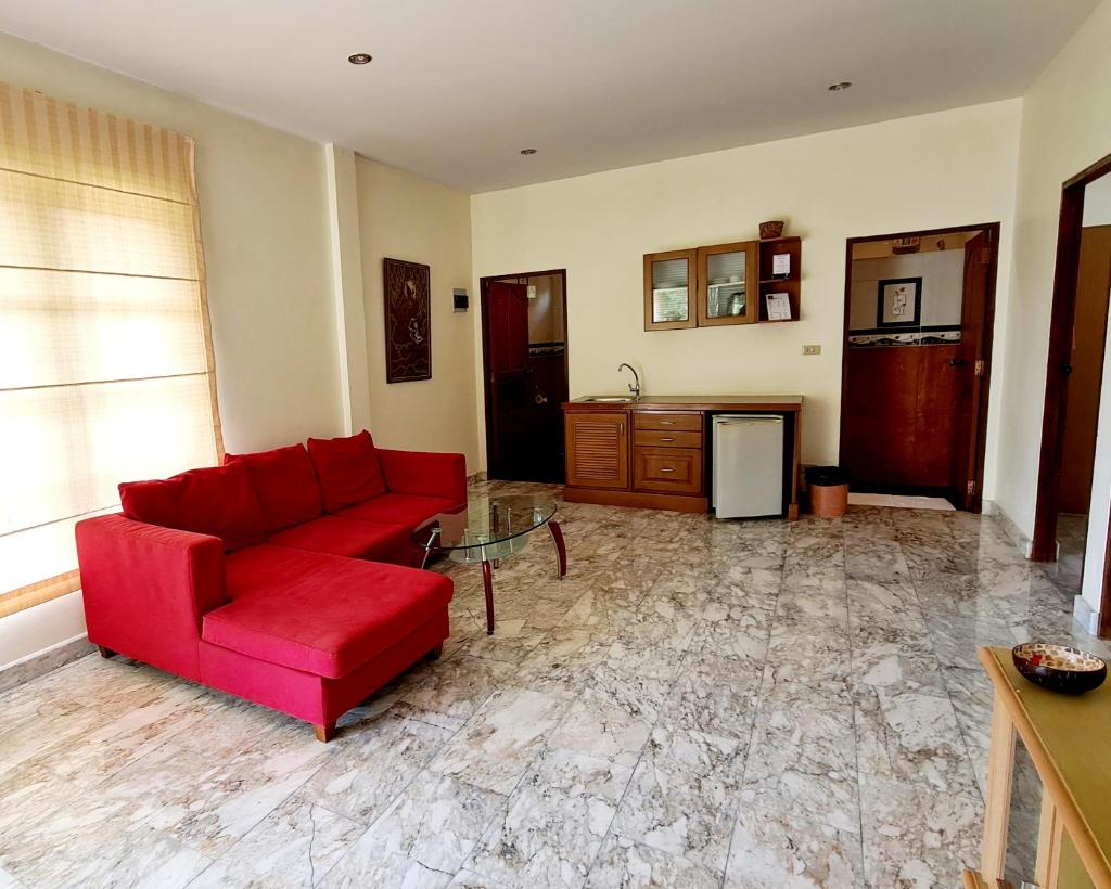 Beautiful bungalow with a communal outdoor pool and 2 km from the sandy beach photo 1